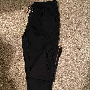 Ziya Black Peak joggers with Zipper